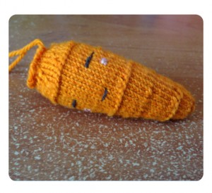 Free food - carrot stuffed toys knitting pattern