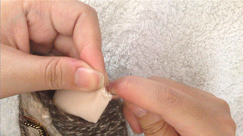 Sew the fabric lining shut using running back stitch