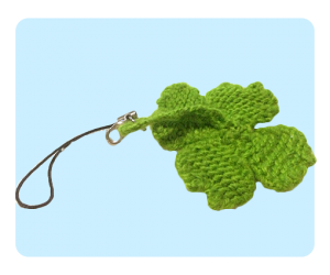 four leaf clover mobile phone charm keychain, free knitting patterns